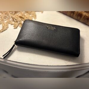 KATE SPADE - New York Leila Large Continental Wallet in Black Pebbled Leather